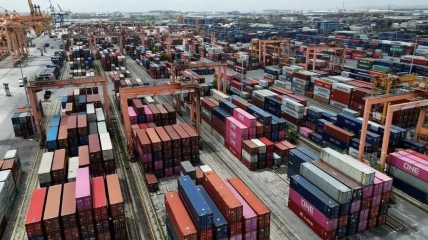 Logistics firms face global pressure to go green